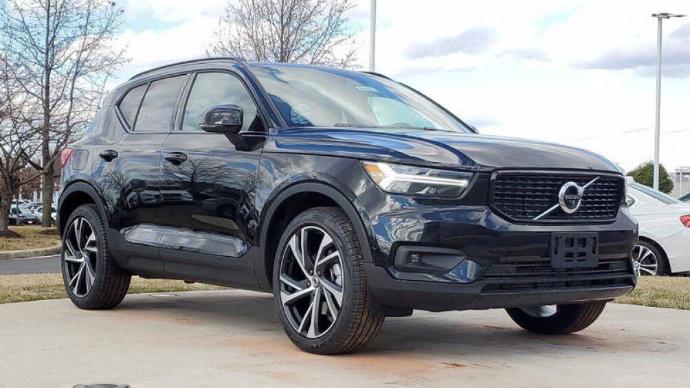 SUV subcompact hạng sang: Volvo XC40 (khoảng sáng gầm: 210,82 mm)
