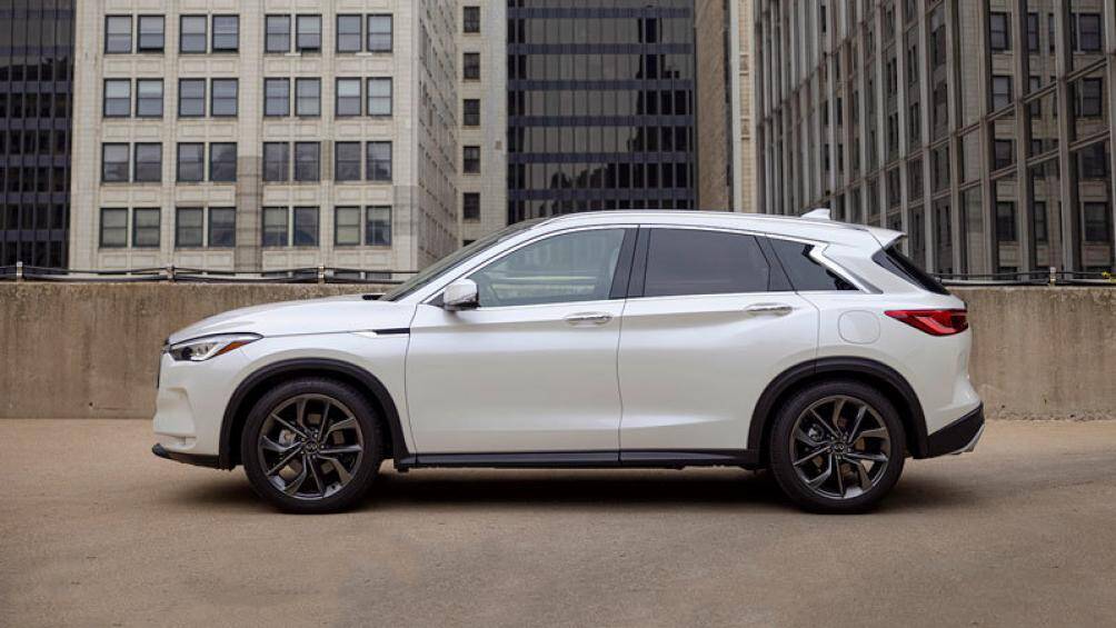 SUV hạng sang cỡ nhỏ: Infiniti QX50 (khoảng sáng gầm: 218,44 mm)