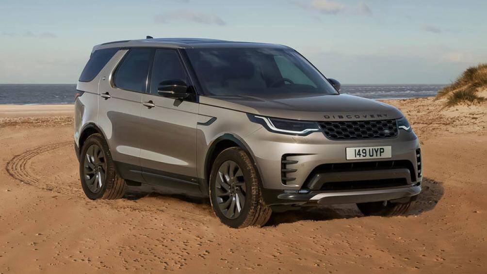 SUV hạng sang cỡ trung: Land Rover Discovery S P300 (khoảng sáng gầm: 281,94 mm)