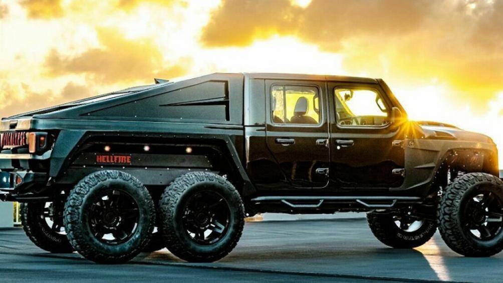 Xe cũng có những tấm chắn bùn, bậc cửa, và khung bảo vệ kính chắn gió được phủ Kevlar, cũng như nắp có thể khóa để bảo vệ thùng xe bằng thép dài gần 2,44 mét