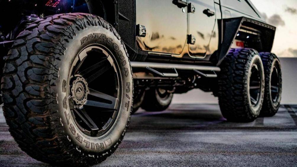 Apocalypse Hellfire 6x6 hiện đang được rao bán trên eBay với giá 220.000 USD (hơn 5 tỷ đồng)