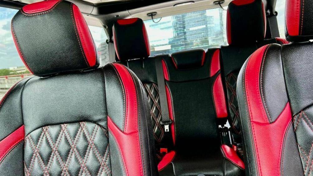 Nội thất được bọc bằng da cao cấp, chịu được thời tiết xấu