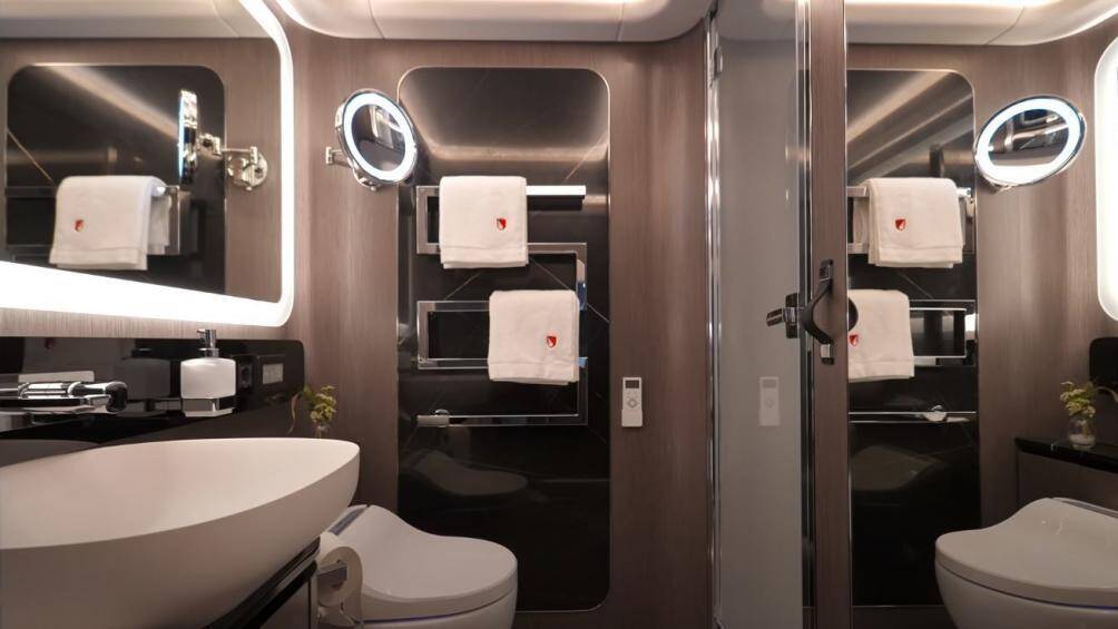 Chiếc motorhome của hãng Dembell có giá từ 1,13 triệu USD, trong khi mẫu đầy đủ trang bị tùy chọn có giá hơn 1,4 triệu USD