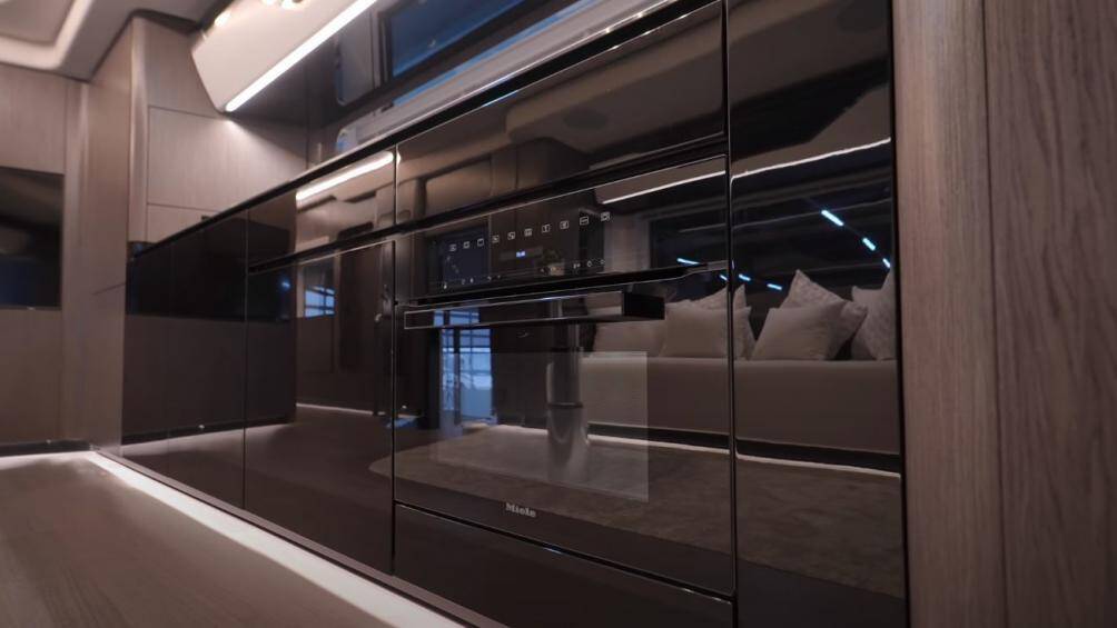 Ngoài ra, các phòng đều được trang bị cửa kính mờ ngăn cách riêng biệt