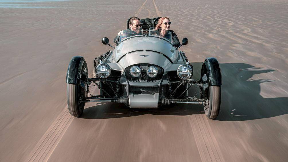 Xe được trang bị bộ mâm độc đáo có thiết kế cổ điển và không gian cho hai người ngồi