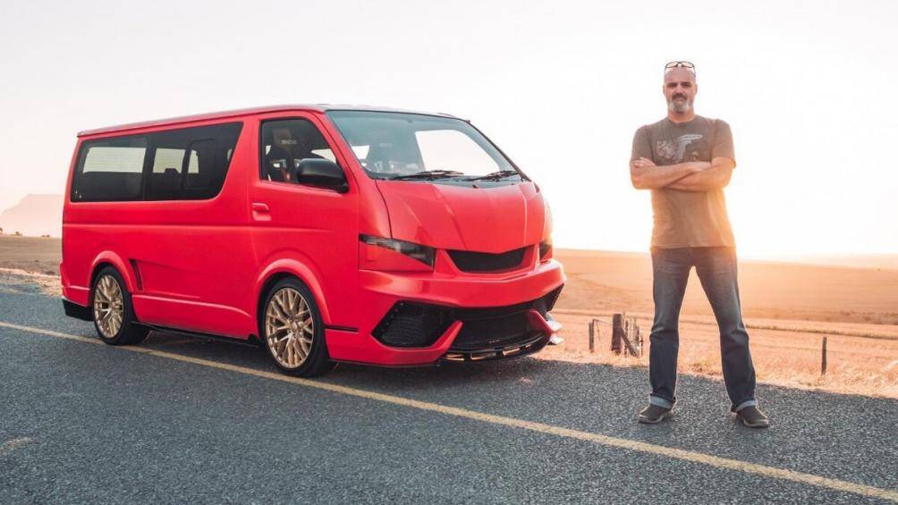 James Redelinghuys là chủ của một công ty taxi, ông đã quyết định tạo ra chiếc minivan điên rồ nhất châu Phi