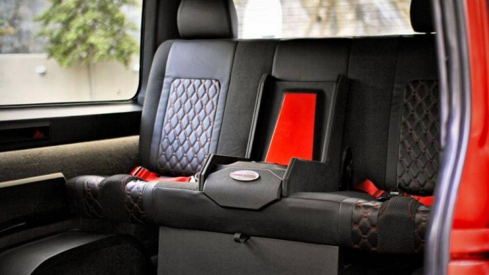 Khối động cơ V12 5.0L này tạo ra công suất tầm 300 mã lực, nó được bổ sung thêm 2 bộ tăng áp Billet T3T4