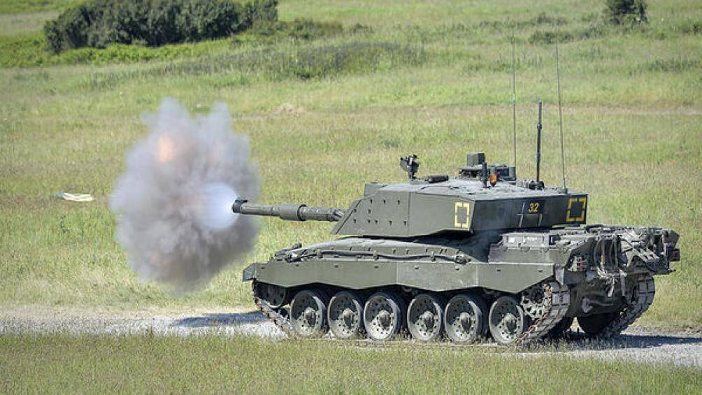 10. Challenger 2: Đứng cuối cùng trong danh sách này là mẫu Challenger 2 có trong biên chế quân đội Anh và Oman, nó có vận tốc 60 km/h