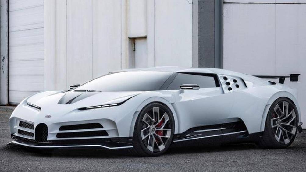 Trên toàn thế giới chỉ có 10 chiếc Bugatti Centodieci được xuất xưởng, với mức giá công bố ban đầu là 9 triệu USD (205 tỷ đồng)