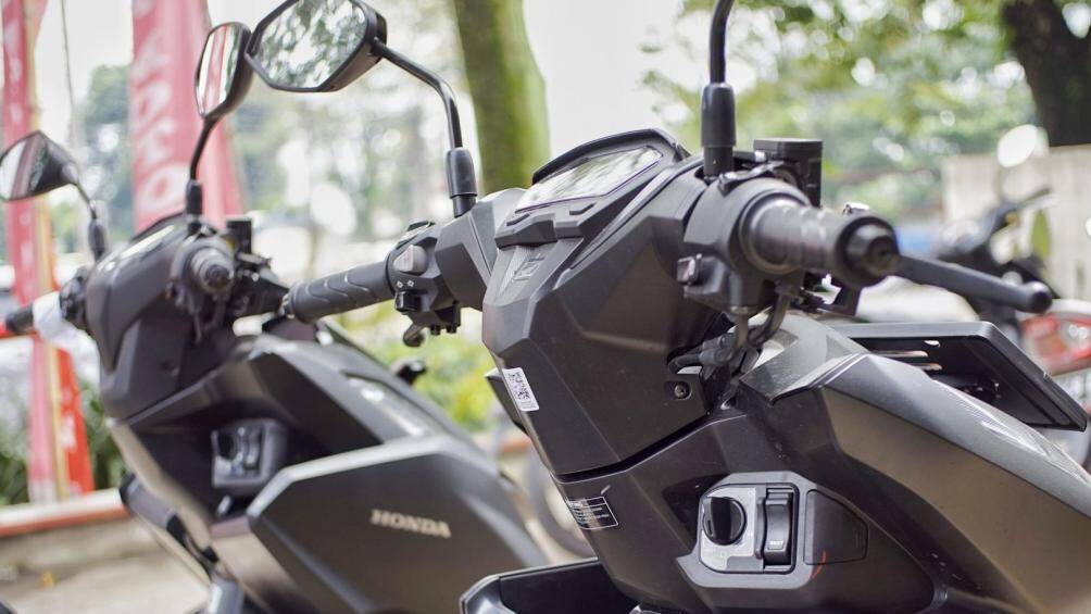 Mới đây, một số đại lý xe nhập khẩu tại Việt Nam đã rao giá Vario 160 cho 2 phiên bản CBS và ABS lần lượt là 71 triệu đồng và 75 triệu đồng