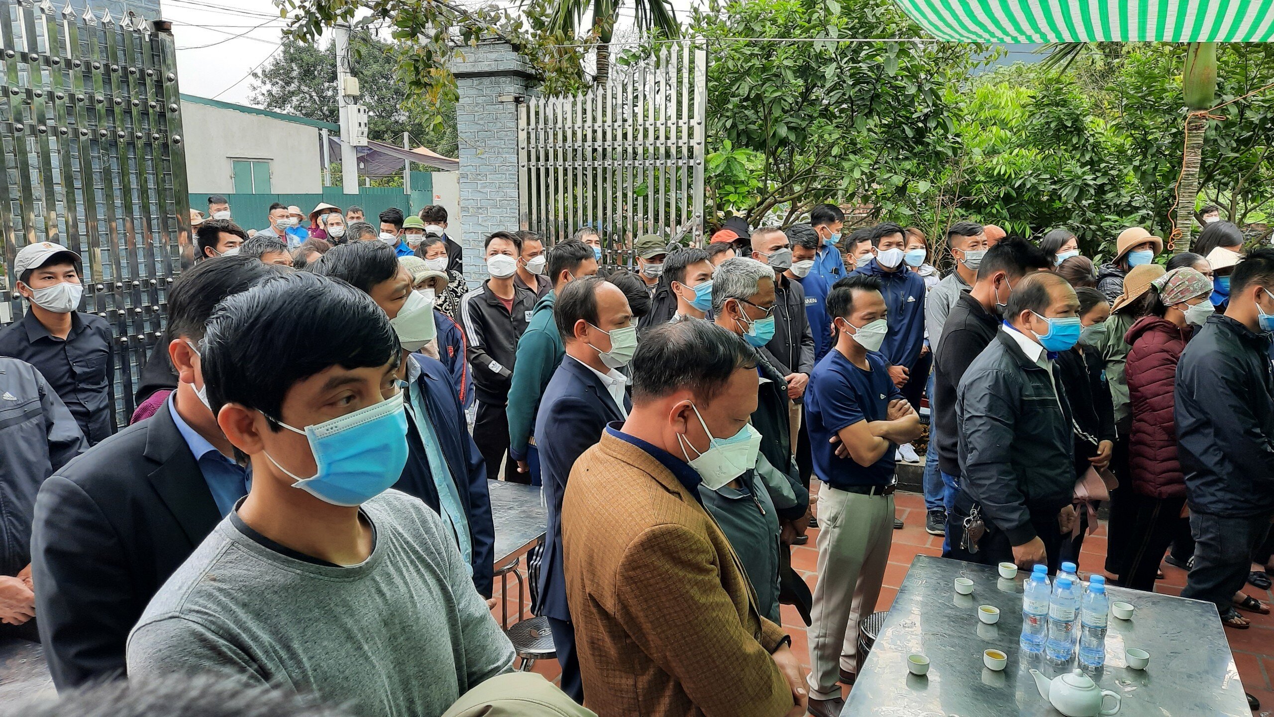 Ông Nguyễn Văn Hùng (51 tuổi, trú tại thôn Đoài) cho biết, từ xưa đến nay, nơi ông sinh sống chưa bao giờ chứng kiển cảnh gia đình cùng lúc mất đi 5 người như thế.