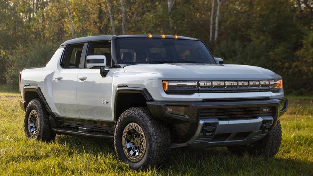 1. GMC Hummer EV Pickup (giá khởi điểm: 111.990 USD)