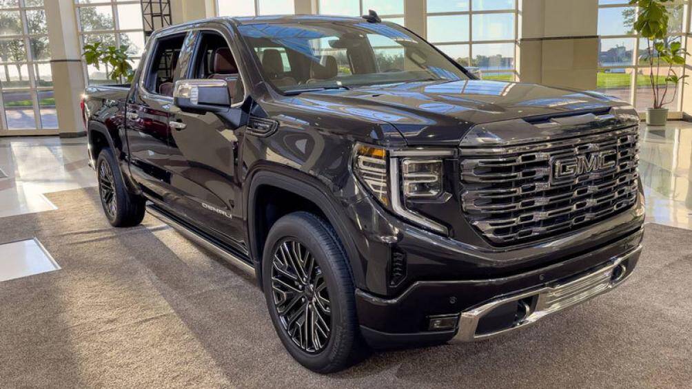 4. GMC Sierra Denali Ultimate (giá khởi điểm: 83.190 USD)