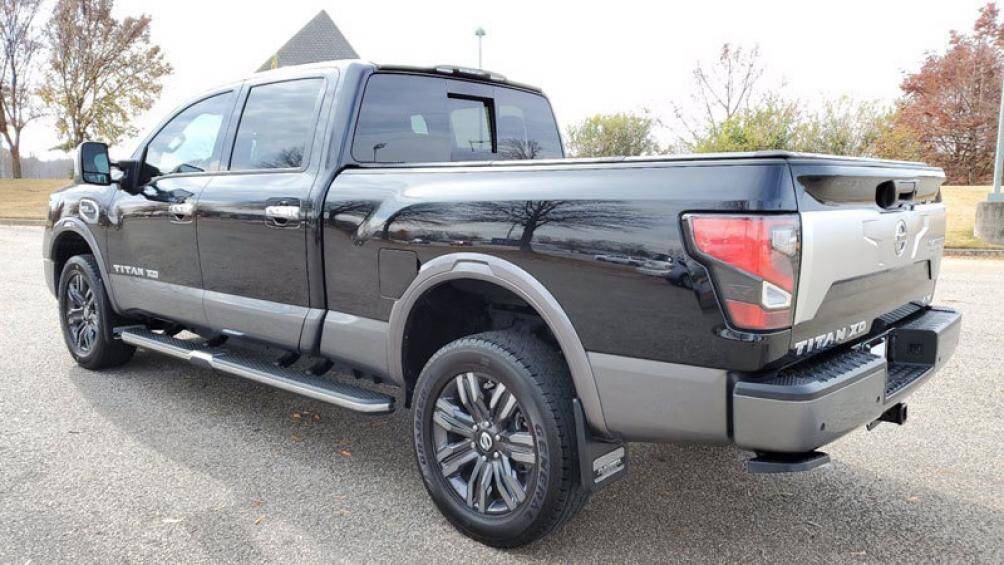 8. Nissan Titan XD Platinum Reserve (giá khởi điểm: 64.735 USD)