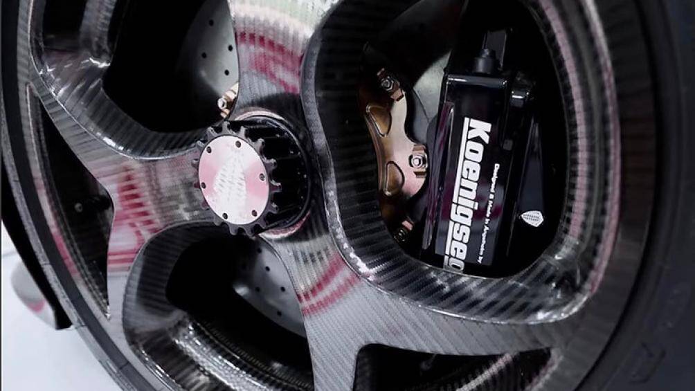 Vợ đại gia Hoàng Kim Khánh ví von: "Dòng xe này chỉ có 80 chiếc trên thế giới nhưng chồng thì chỉ có một người"