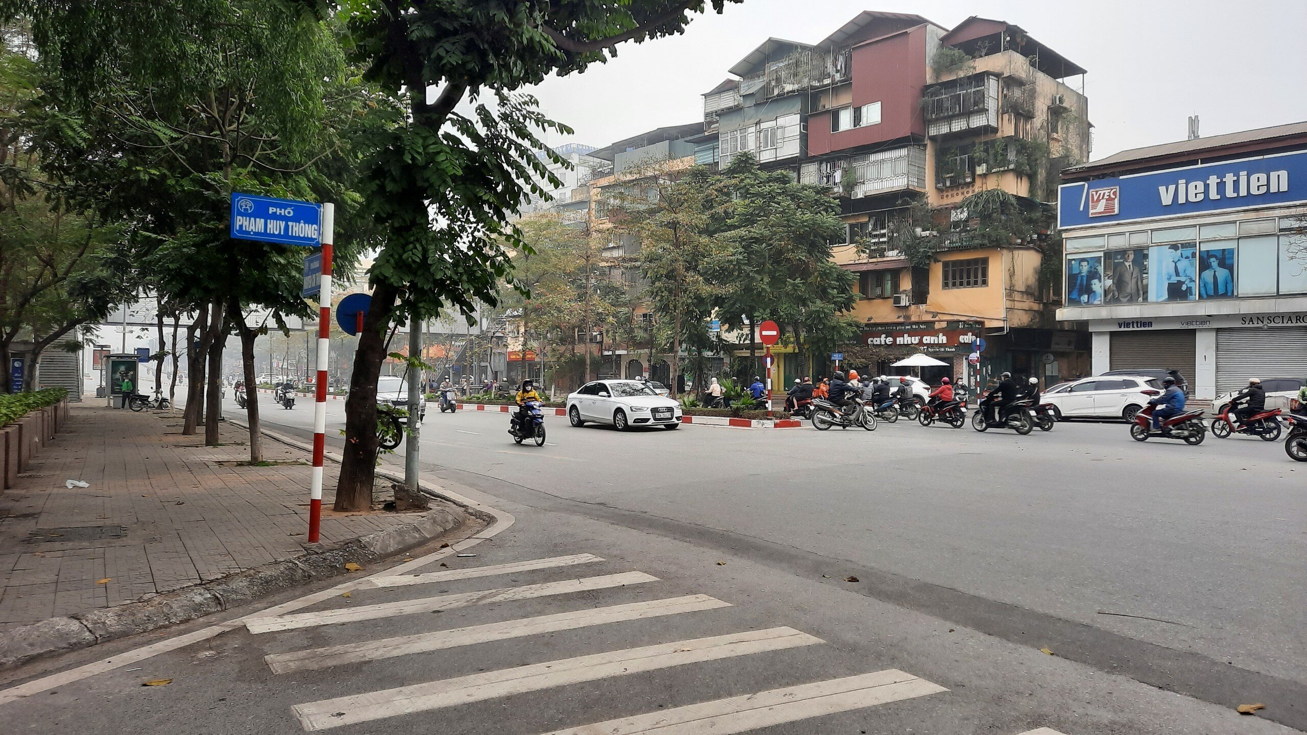 Ngã ba Nguyễn Chí Thanh - Phan Huy Thông vào 7h30 sáng 2/3