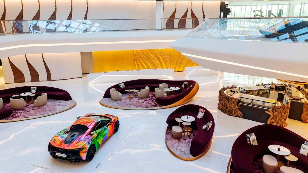 Lớp áo ngoại thất của xe mô phỏng lại một tập hợp các sắc tố nhựa, có thể thích ứng, phản xạ và hấp thụ ánh sáng