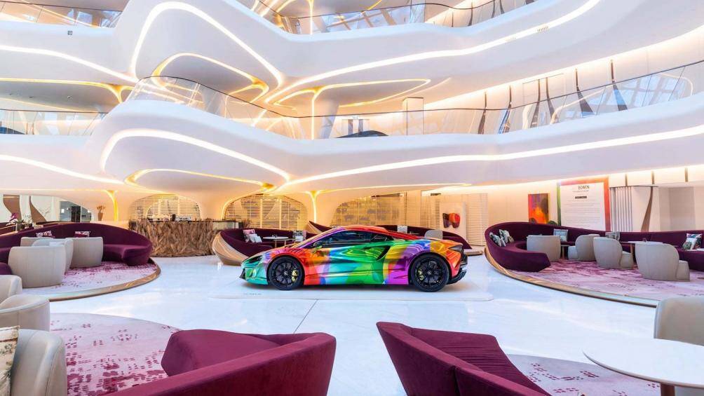 Màu sắc ngoại thất của xe được lấy cảm hứng từ một chủ đề tâm lý học được gọi là Chromology