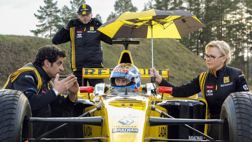 Xe đua công thức 1 Renault: Phương tiện nhanh nhất Tổng thống Nga từng cầm lái là chiếc xe đua của hãng Renault vào tháng 11/2010