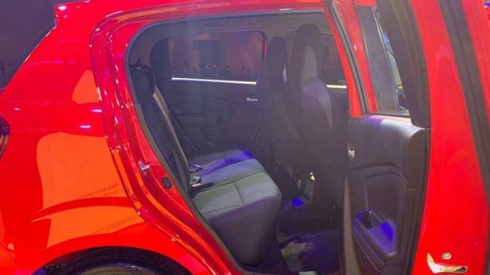 Đuôi xe vẫn đơn giản như thường lệ với đèn hậu tròn và cản sau gọn gàng. Suzuki Celerio 2022 có 6 màu, gồm: Trắng, bạc, đỏ, xanh dương, nâu và xám