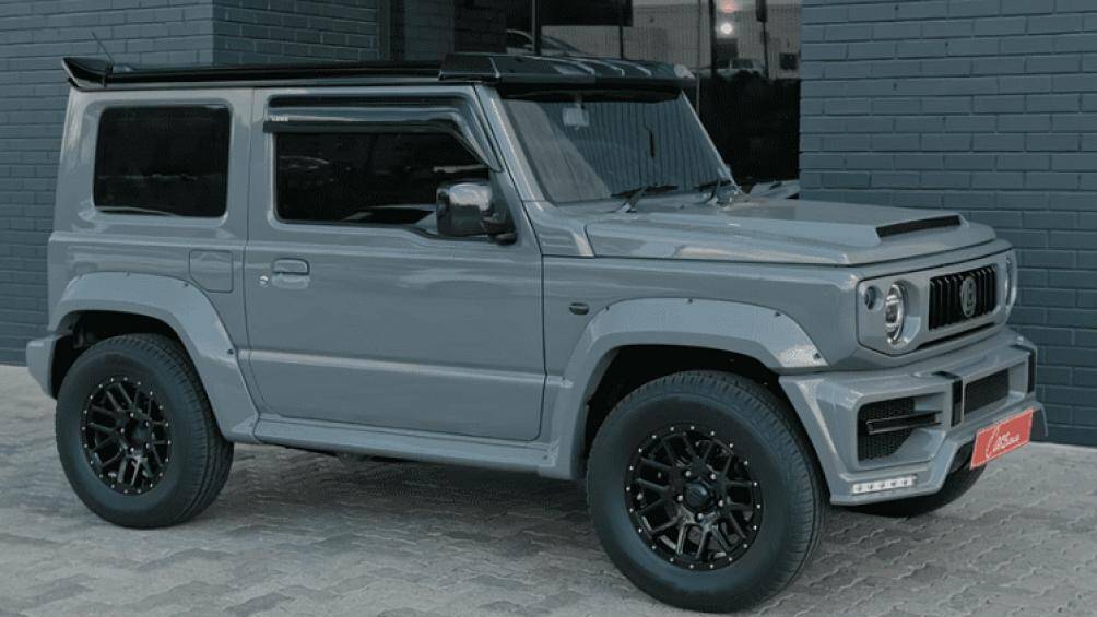 Lấy cảm hứng từ Mercedes AMG G63, bộ body kit của Liberty Walk đã khiến chiếc Suzuki Jimny trở nên hầm hố hơn