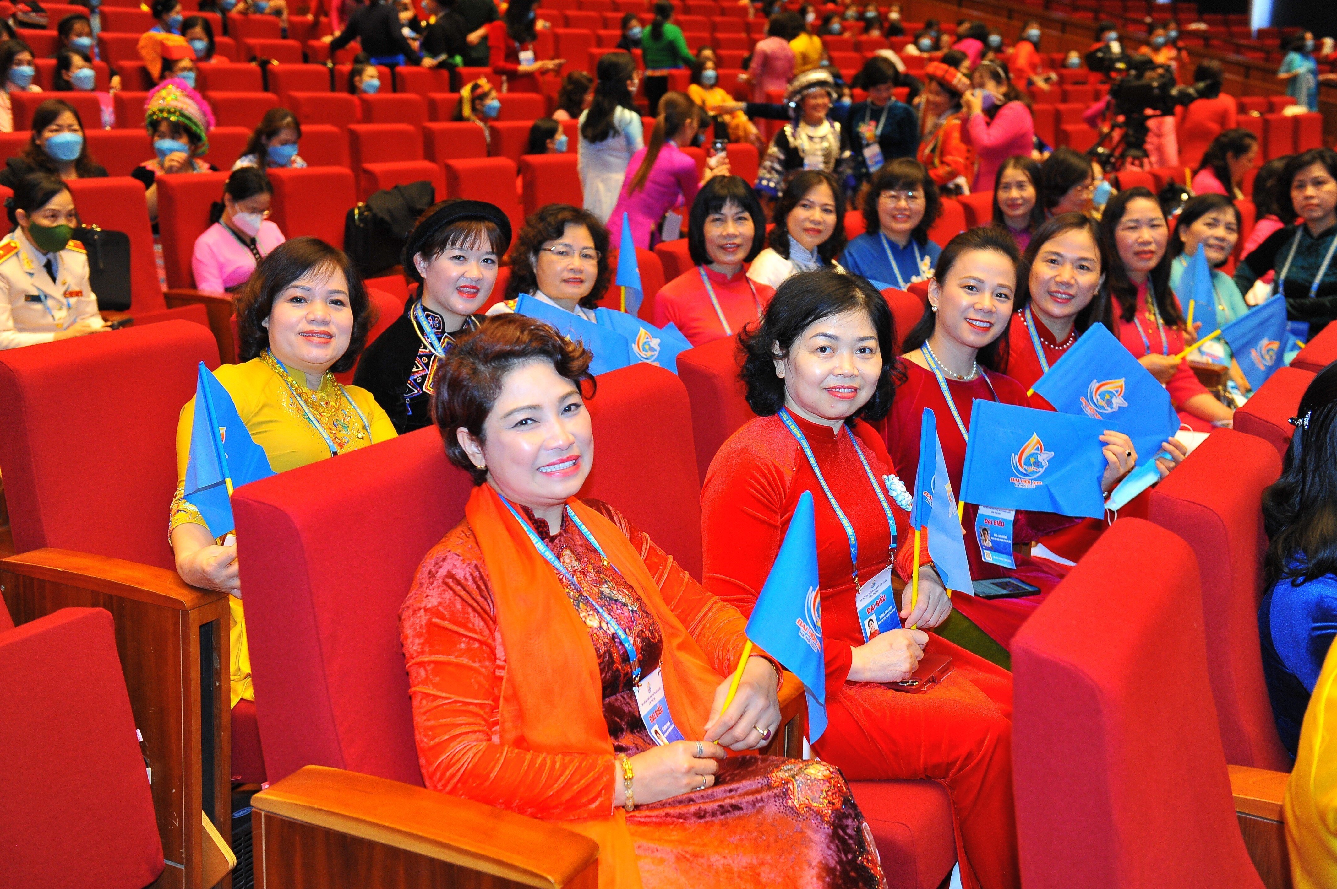 Các hoạt động khác trong khuôn khổ đại hội gồm: Khai mạc triển lãm "Phụ nữ Việt Nam viết tiếp những ước mơ" và phát động nhắn tin ủng hộ chương trình "Đồng hành cùng phụ nữ biên cương" chung tay xây dựng ít nhất 130 mô hình sinh kế, tổng giá trị 13 tỉ đồng cho phụ nữ vùng biên giới.