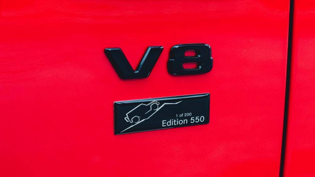 Ngoài màu mới, xe còn có thêm huy hiệu "1 of 200" ở bên ngoài để phân biệt với bản thường