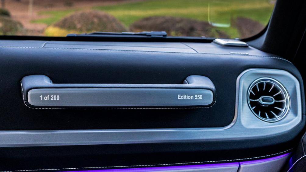 G-Class Edition 550 bản giới hạn được trang bị động cơ V8 tăng áp kép dung tích 4.0L cho công suất tối đa 416 mã lực, mô-men xoắn 609 Nm