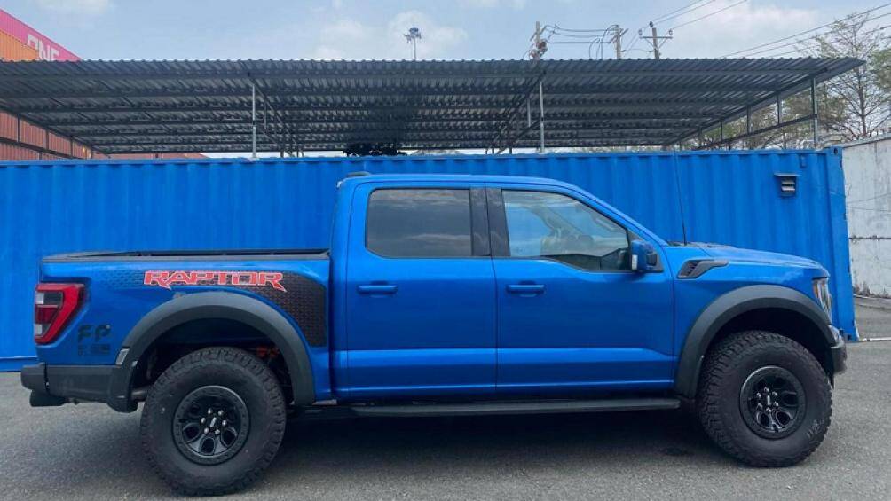 Ford F-150 Raptor thuộc thế hệ mới nên có ngoại hình rất khác biệt so với hàng chục xe Ford F-150 Raptor đang lăn bánh tại Việt Nam