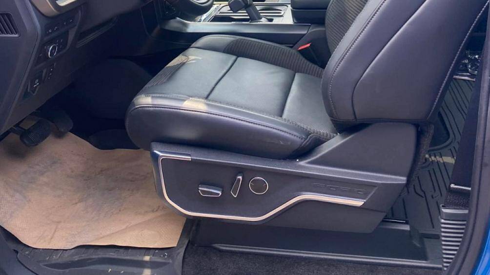 Xe sử dụng động cơ máy xăng EcoBoost V6, tăng áp kép, dung tích 3.5 lít đã được nâng cấp mang đến công suất tối đa 450 mã lực và mô-men xoắn cực đại 691 Nm