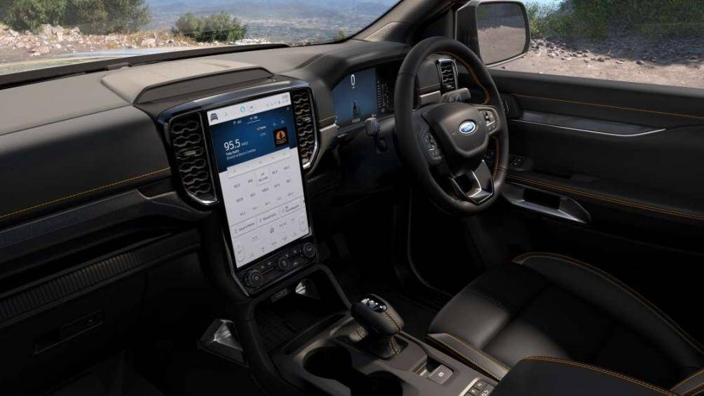 Bảng đồng hồ kỹ thuật số, camera 360 độ với độ phân giải cao và sạc điện thoại thông minh không dây