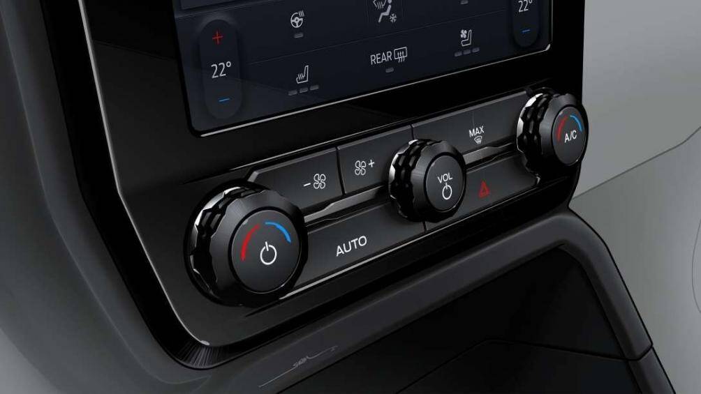 Hai tùy chọn động cơ còn lại của Ford Ranger 2022 được bê nguyên từ thế hệ cũ sang, đó là máy dầu 4 xi-lanh, tăng áp đơn và tăng áp kép, cùng có dung tích 2.0L