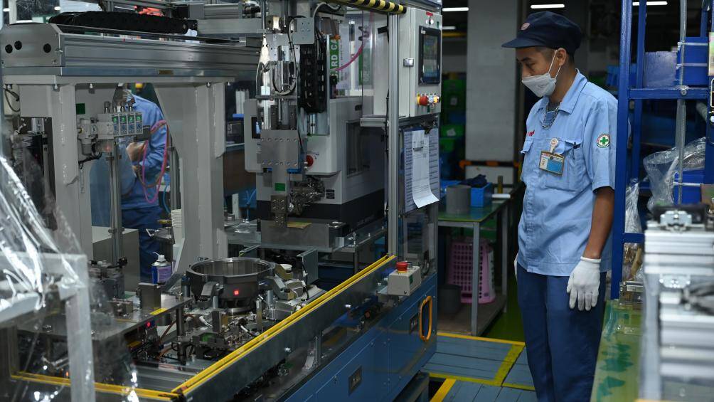 Động cơ Yamaha NEO'S sử dụng là loại không chổi than làm mát bằng không khí, truyền động trực tiếp nên không có tiếng ồn như động cơ truyền động bằng bánh răng, đồng thời giảm thiểu mất mát động năng