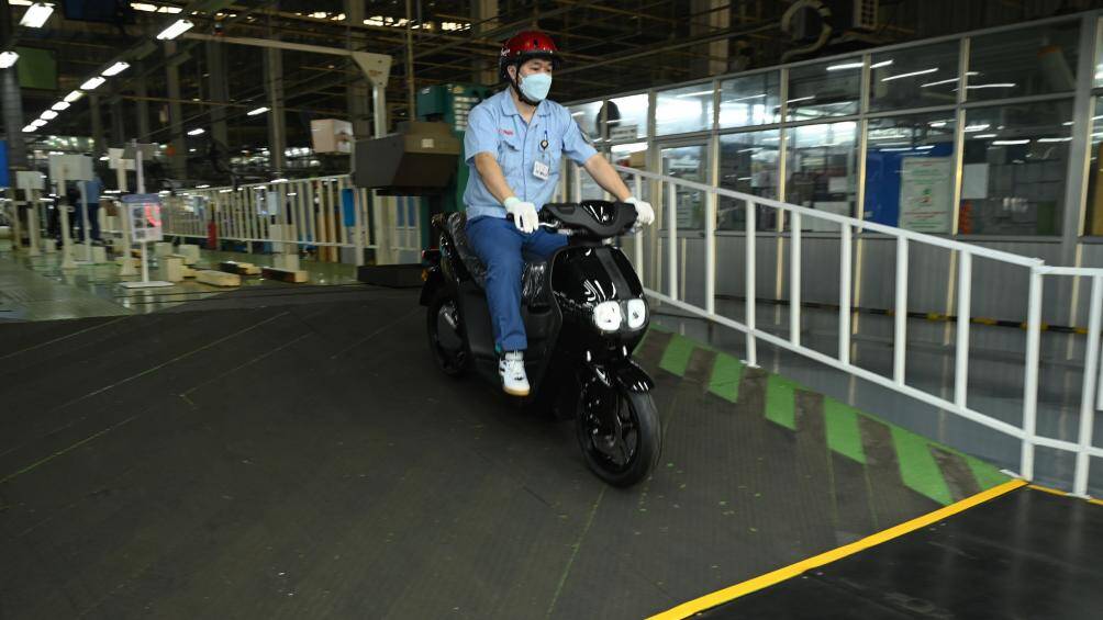 Yamaha vừa khai trương dây chuyền lắp ráp xe điện ở nước ngoài đầu tiên tại Việt Nam, xuất khẩu đi châu Âu. Mẫu xe điện có tên gọi NEO'S lắp ráp tại Việt Nam dự kiến sẽ được bán ra tại châu Âu từ cuối tháng 4/2022