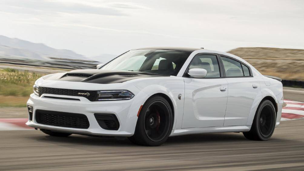 6. Dodge Charger GT (giá khởi điểm: 35.275 USD)