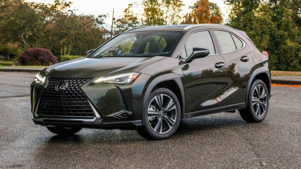 1. Lexus UX 200 (giá khởi điểm: 34.335 USD)