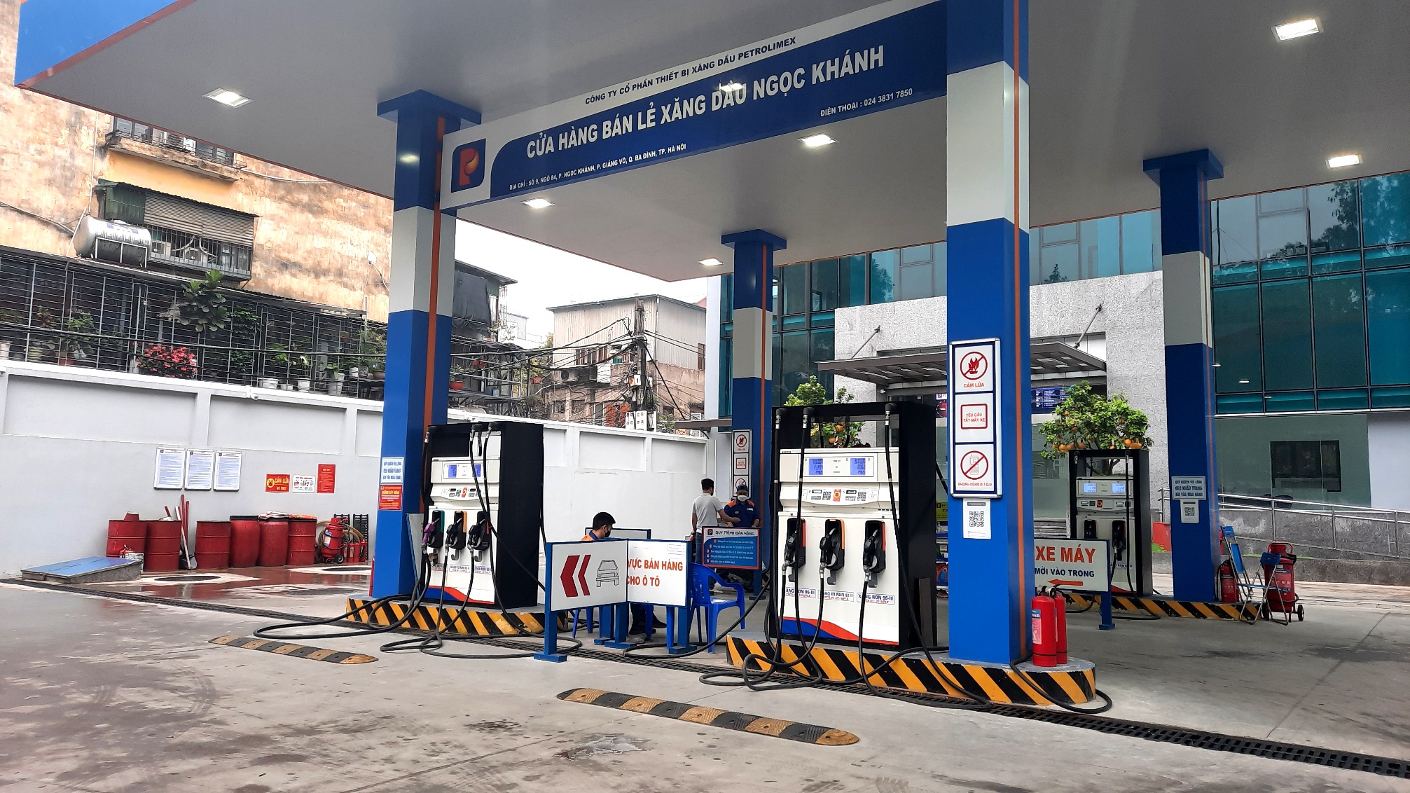 Do giá dầu thế giới liên tục giảm trong những ngày qua, theo dự báo chiều nay, giá xăng, dầu trong nước sẽ đồng loạt giảm.