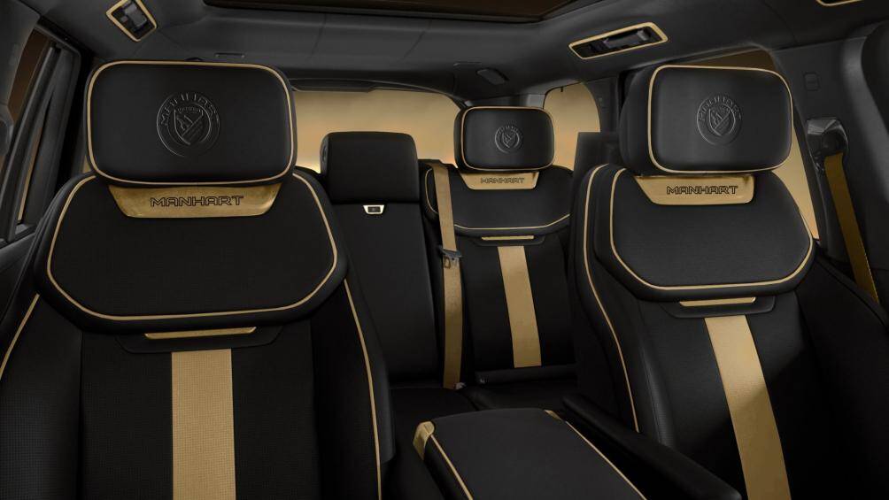 Về nội thất, thương hiệu đã bọc lại cho xe với vật liệu mới hoàn toàn và sử dụng da màu đen chủ đạo cho khoang nội thất xe