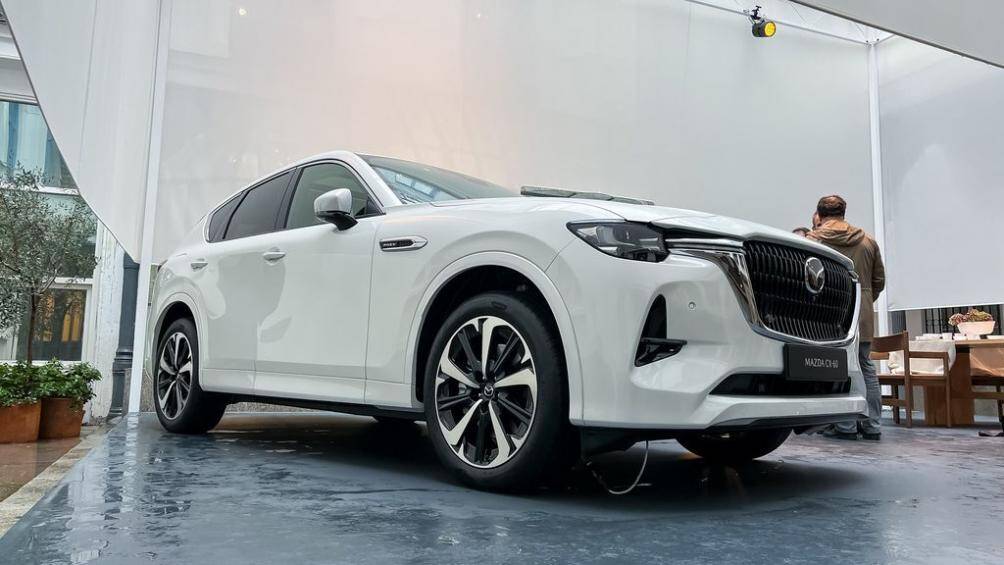 Mazda CX-60 được ra mắt ngày 8/3, nhưng tới nay mới xuất hiện những hình ảnh thực tế