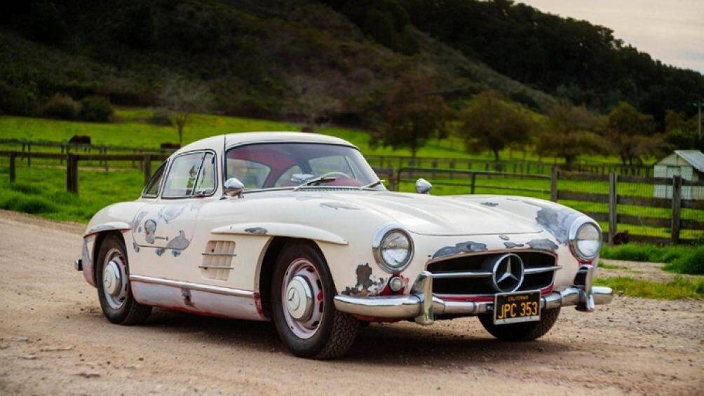 Dù đã trong tình trạng tồi tàn chưa qua phục chế nhưng chiếc Mercedes-Benz 300 SL Gullwing đời 1956 này vẫn có giá lên tới 34 tỷ đồng