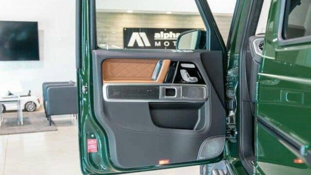 Về truyền động, Mercedes-Benz G 63 AMG được trang bị động cơ V8, dung tích 5.5 L tăng áp kép tạo ra 571 mã lực
