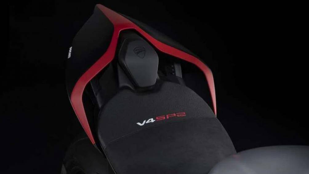 Theo Ducati, Panigale V4 SP2 có khối lượng khô là 173 kg, khối lượng ướt là 194,5 kg và chiều cao ghế đơn là 850 mm