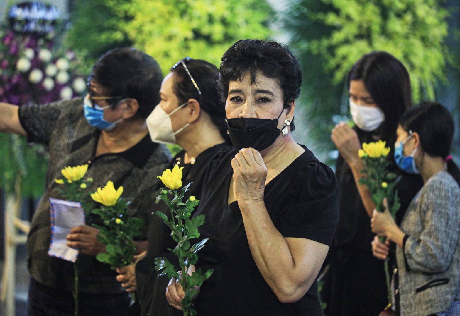 Nhiều đồng nghiệp không khỏi bần thần, xót xa khi vĩnh biệt nhạc sĩ gạo cội