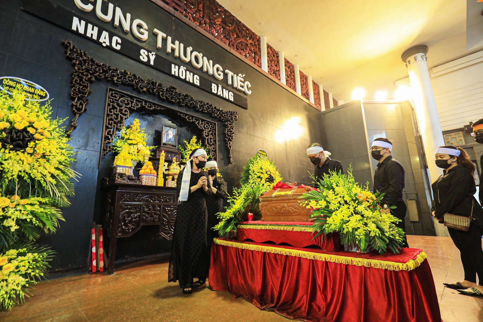 Nhạc sĩ Hồng Đăng “lênh đênh” về trời trong một ngày tháng 3 Hà Nội.