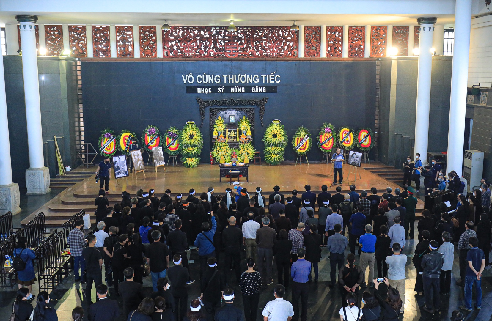 Không gian tang lễ vang lên những giai điệu các ca khúc của nhạc sĩ Hồng Đăng