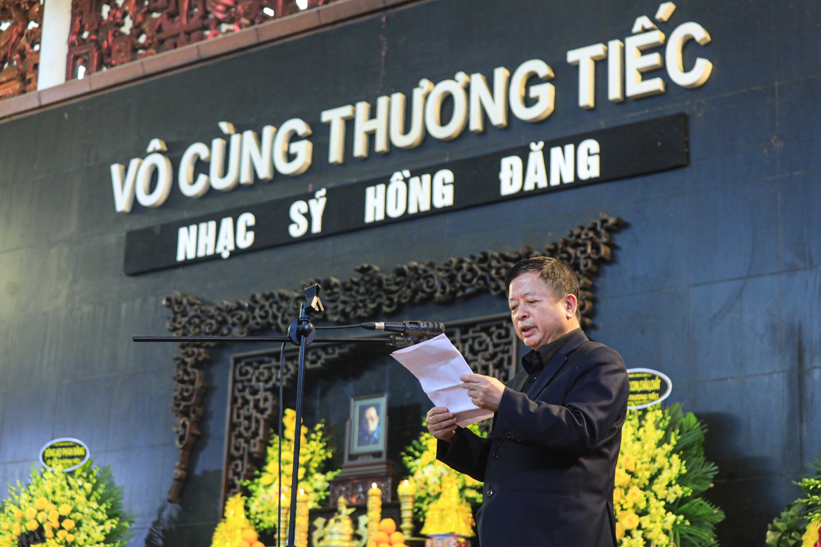 Nhạc sĩ Đỗ Hồng Quân - Chủ tịch Liên hiệp các Hội VHNT Việt Nam làm Trưởng ban tang lễ