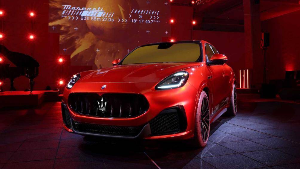 Tên phiên bản “Mission from Mars” cũng được viết in nghiêng ở dưới tên Maserati trên phần cánh cửa xe phía trước