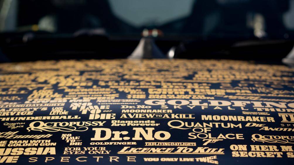 Xe được trang bị thêm các chắn bùn dài cho bốn bánh xe. Ngoài ra, xe cũng sở hữu chi tiết ống thở để hoạt động hiệu quả hơn khi offroad