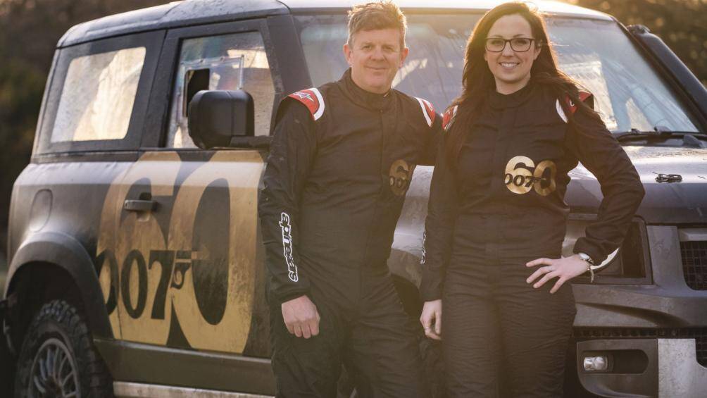 Mark Higgins - Tay đua ba lần vô địch Giải đua Rally tại Vương Quốc Anh và là tay đua đóng thế cho điệp viên 007 sẽ là người cầm lái nó