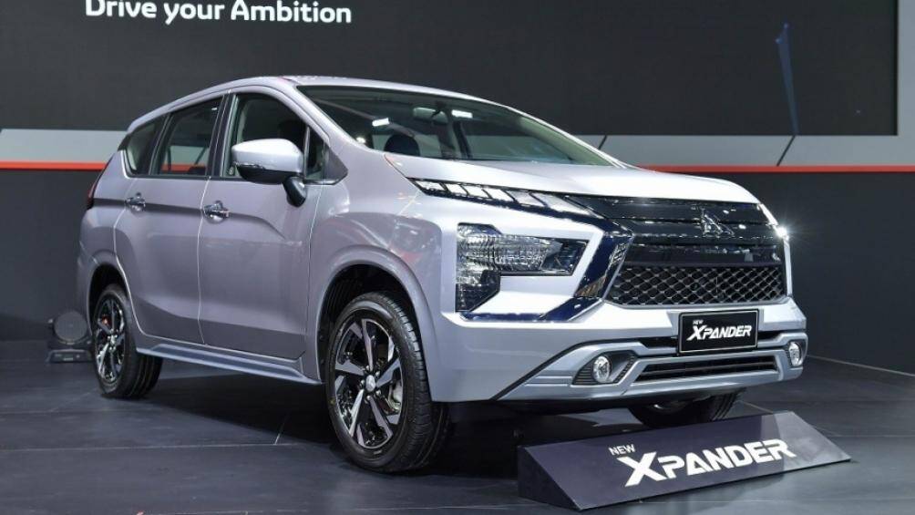 Trong khi đó, thiết kế sườn xe không có gì mới, ngoài bộ vành la-zăng 17 inch mới với thiết kế 5 chấu kép, sơn 2 màu thể thao hơn